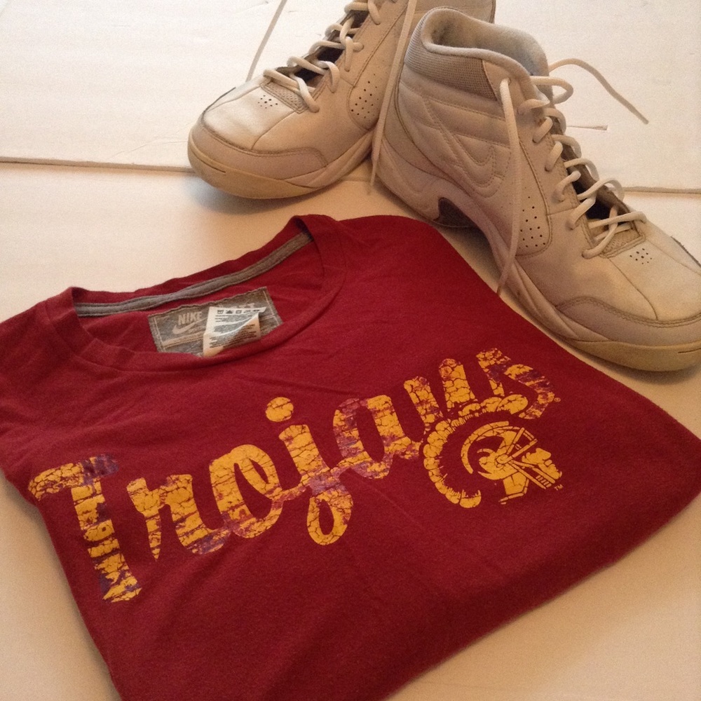 Men's NIKE TENNIS SHOES.  Size 11.5